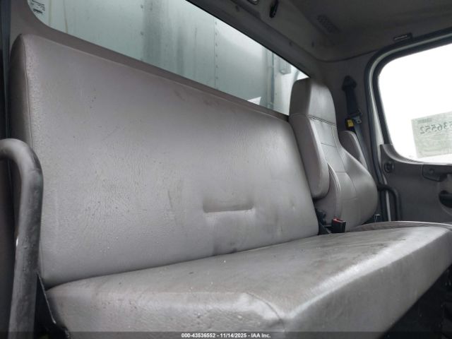 Freightliner M2 106 Image 5