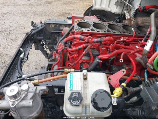 Freightliner M2 106 Image 4