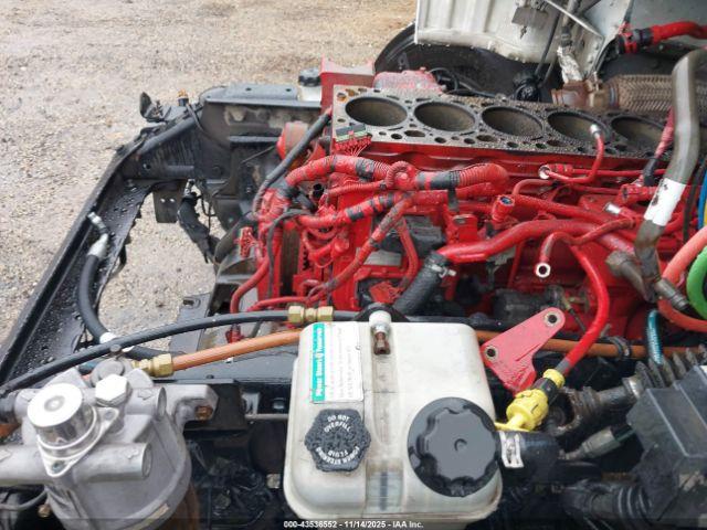 Freightliner M2 106 Image 4