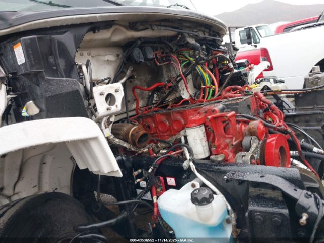 Freightliner M2 106 Image 11