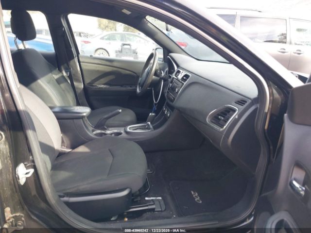 Chrysler 200 Lx Image 10