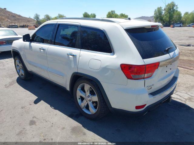 Jeep Grand Cherokee Overland Image 16