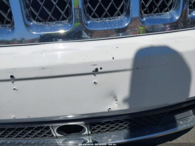 Jeep Grand Cherokee Overland Image 8