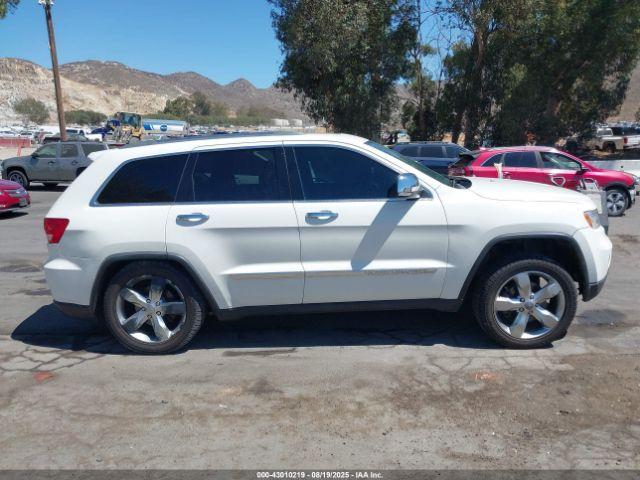 Jeep Grand Cherokee Overland Image 11