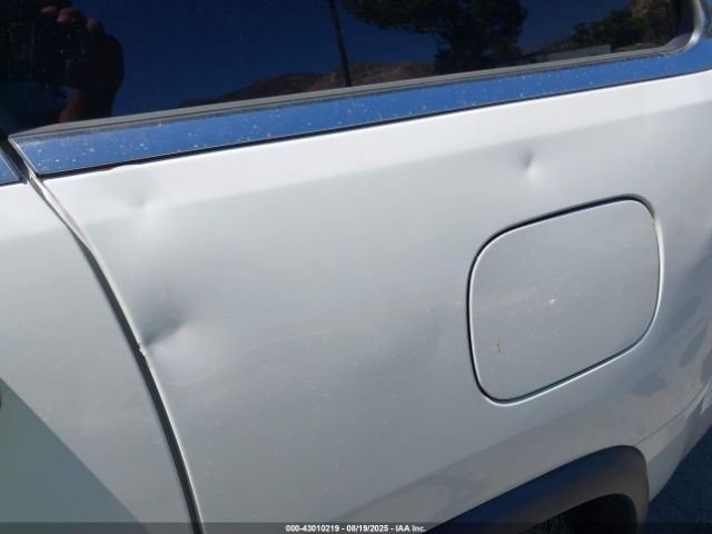 Jeep Grand Cherokee Overland Image 15