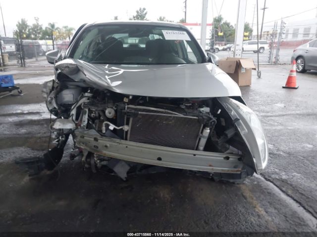 Nissan Versa 1.6 S Image 2