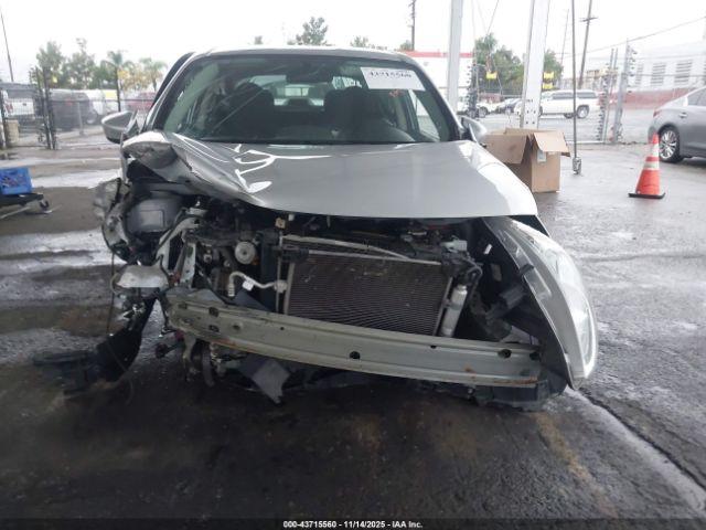 Nissan Versa 1.6 S Image 2