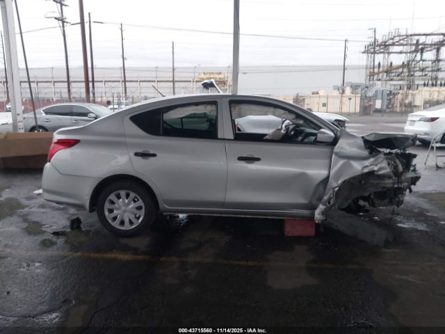 Nissan Versa 1.6 S Image 8
