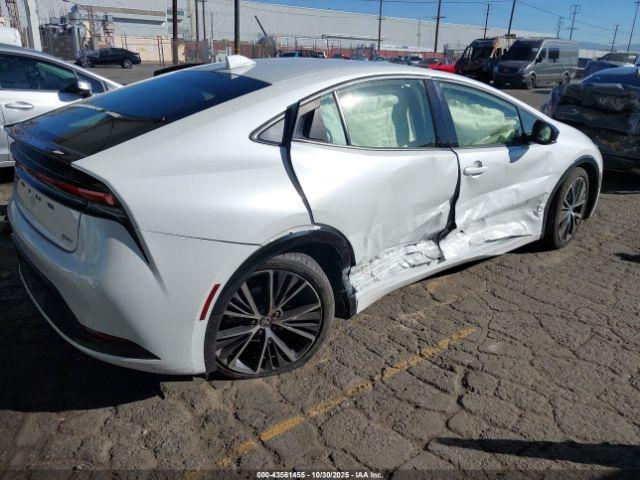 Toyota Prius Xle Image 3