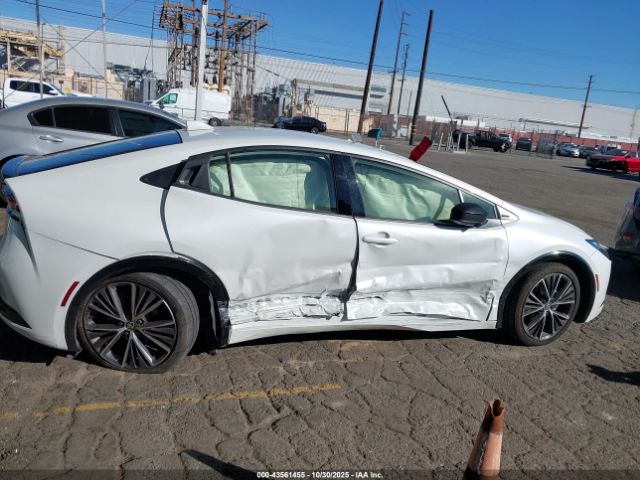 Toyota Prius Xle Image 9