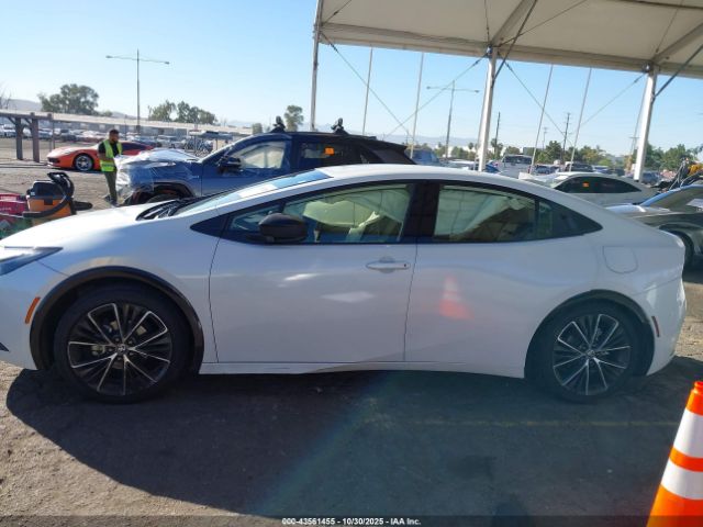 Toyota Prius Xle Image 16