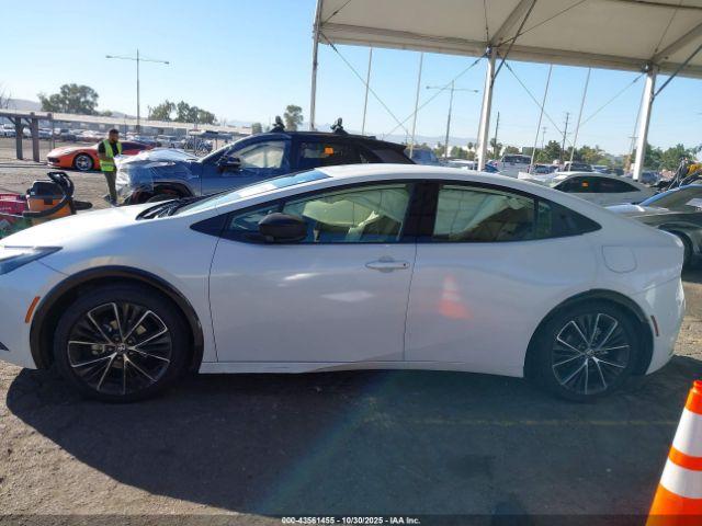 Toyota Prius Xle Image 16