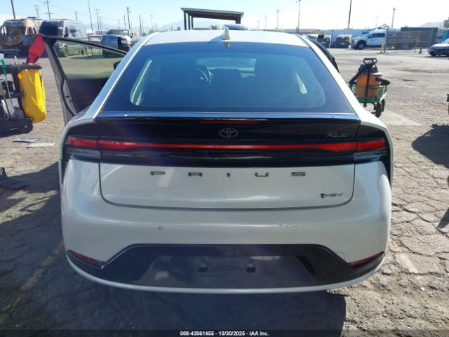 Toyota Prius Xle Image 12