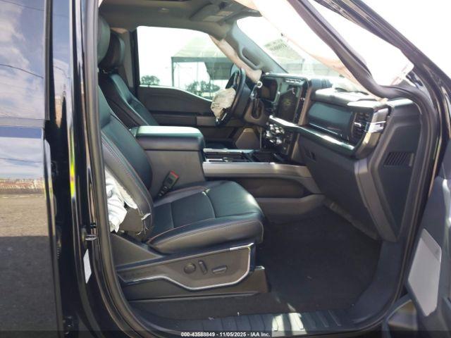 Ford F-250 Lariat Image 3