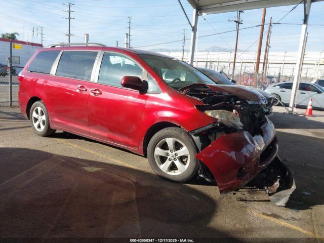  Salvage Toyota Sienna