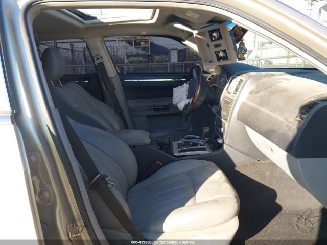 Chrysler 300c Image 6