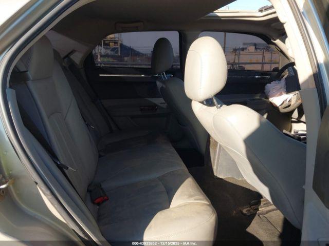 Chrysler 300c Image 12