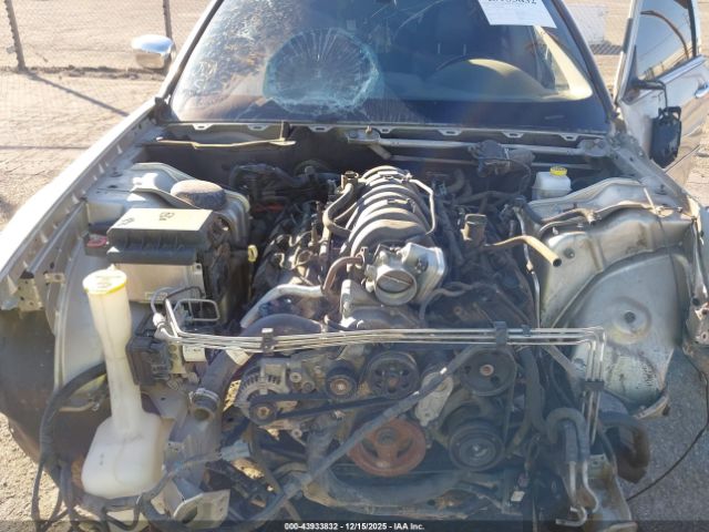 Chrysler 300c Image 8