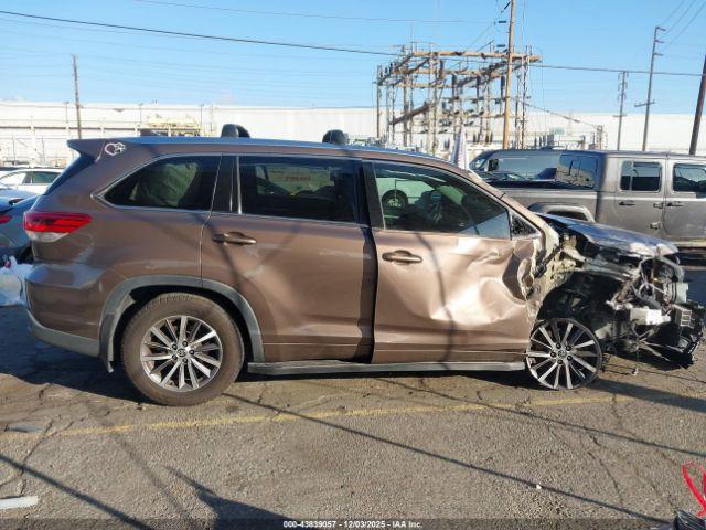 Toyota Highlander Xle Image 8