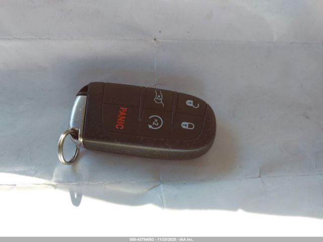 Jeep Grand Cherokee Overland Image 9