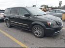 Chrysler Town & Country S Image 1