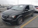 Chrysler Town & Country S Image 10