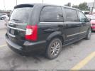 Chrysler Town & Country S Image 11