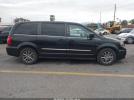 Chrysler Town & Country S Image 2