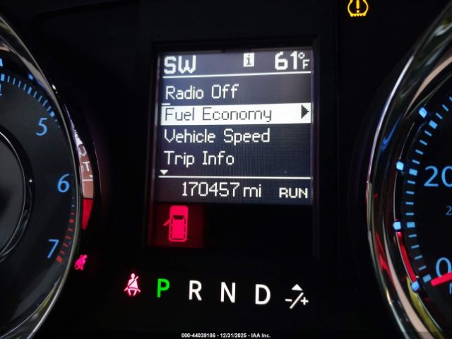 Chrysler Town & Country S Image 3