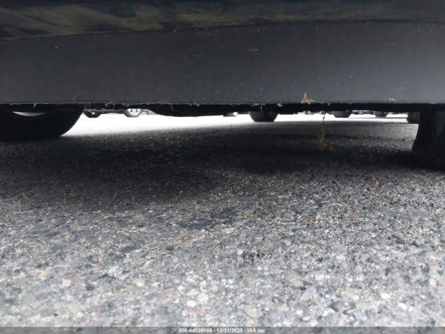 Chrysler Town & Country S Image 4