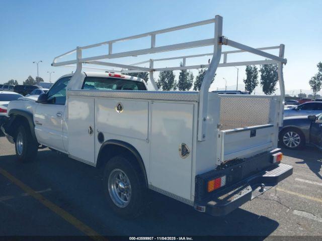 Chevrolet Silverado 2500 Work Truck Image 17