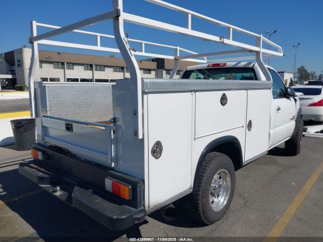 Chevrolet Silverado 2500 Work Truck Image 2