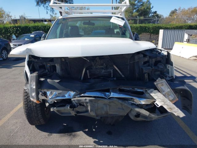 Chevrolet Silverado 2500 Work Truck Image 3