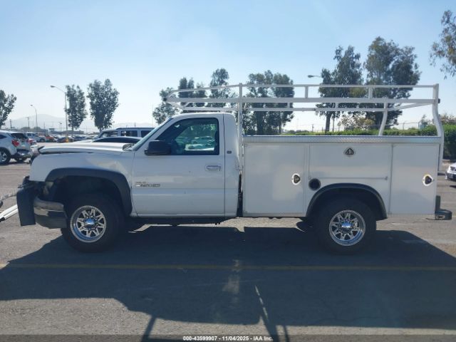 Chevrolet Silverado 2500 Work Truck Image 9