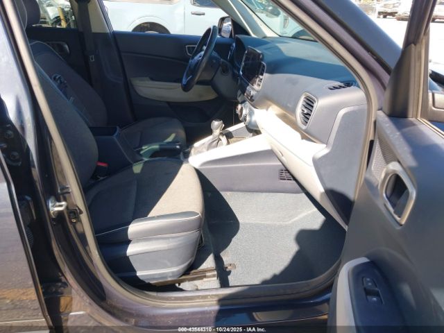 Hyundai VENUE Limited Image 4