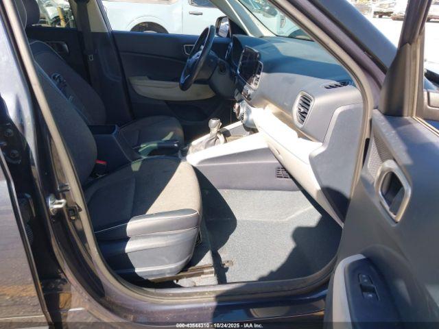 Hyundai VENUE Limited Image 4