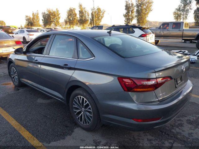 Volkswagen Jetta Image 2