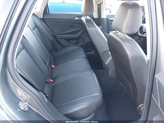 Volkswagen Jetta Image 16