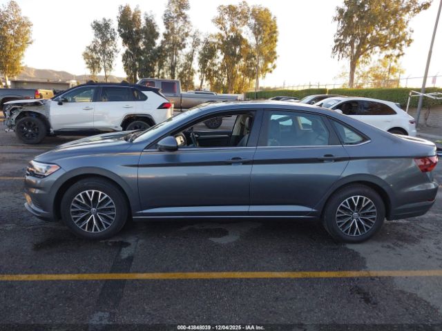 Volkswagen Jetta Image 8