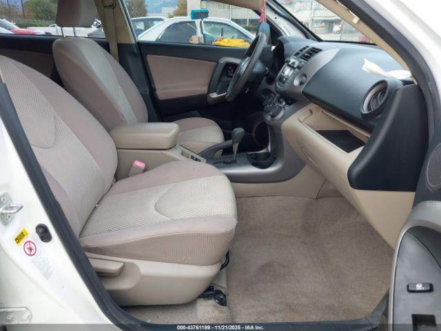 Toyota RAV4 Image 16