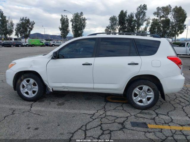 Toyota RAV4 Image 12