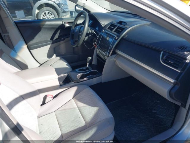 Toyota Camry L Image 10