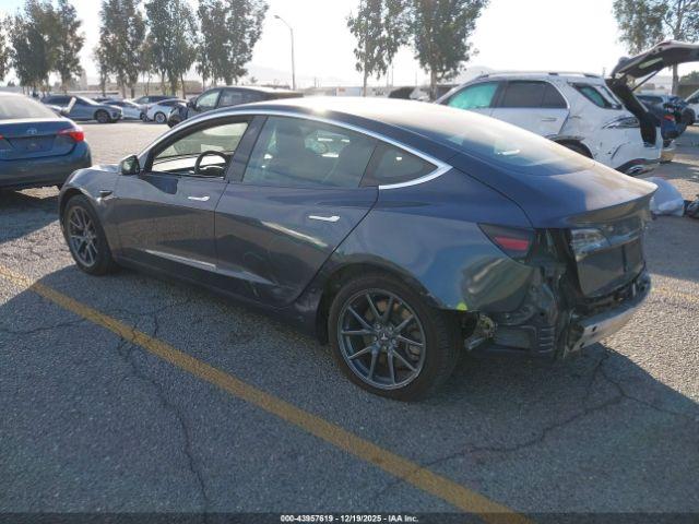 Tesla Model 3 Image 5
