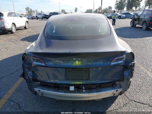 Tesla Model 3 Image 16