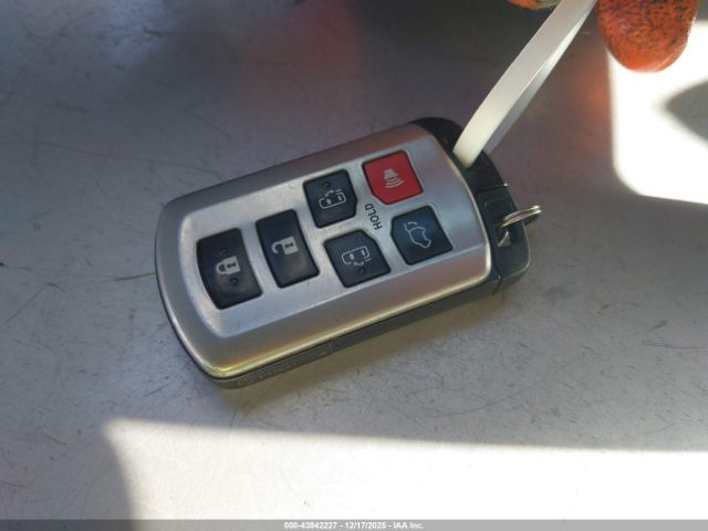 Toyota Sienna Se 8 Passenger Image 10