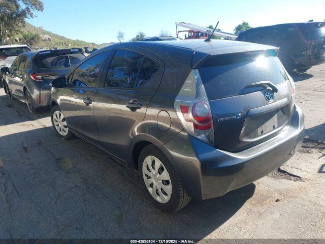 Toyota Prius c One Image 3