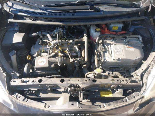 Toyota Prius c One Image 9