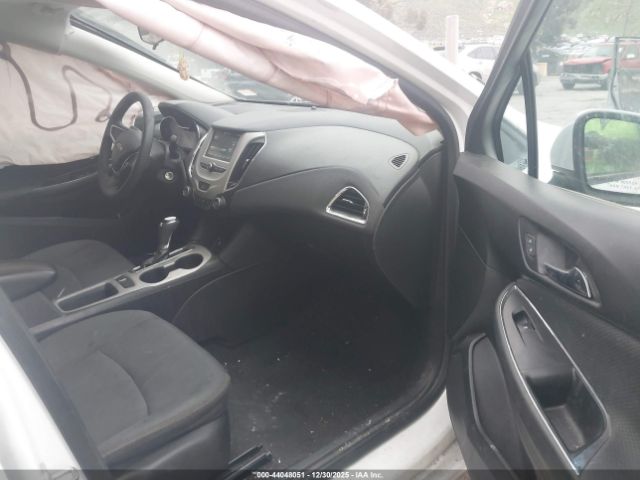 Chevrolet Cruze Ls Auto Image 4