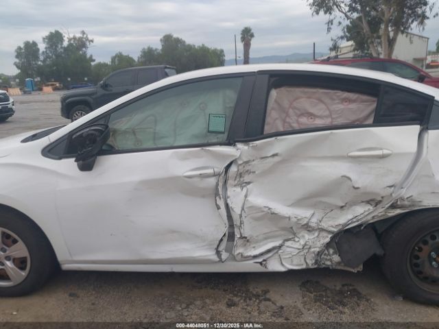 Chevrolet Cruze Ls Auto Image 11