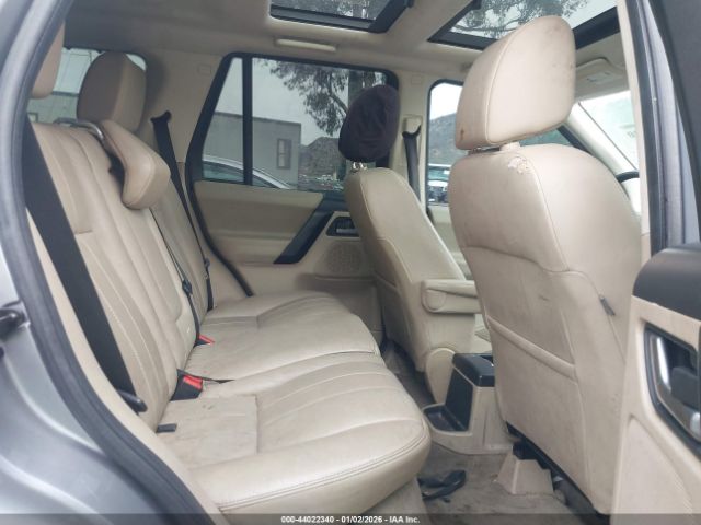 Land Rover LR2 Image 8